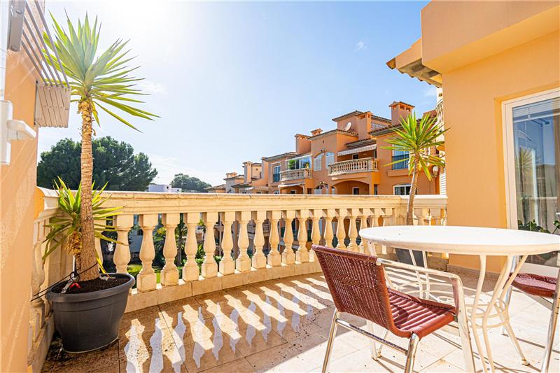 Atico con terraza y piscina comunitaria