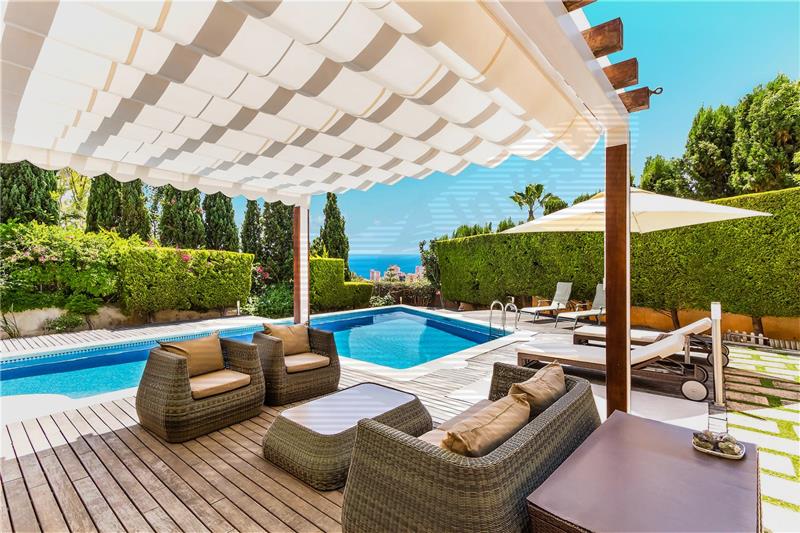 Chalet unifamiliar en solar de 700m2 aprox. de lujo con piscina y vistas al mar,