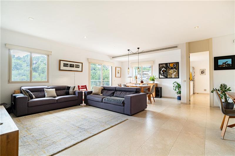 Wohnung mit Terrassen und teilweisem Meerblick in einer Wohnanlage mit Gemeinschaftspool