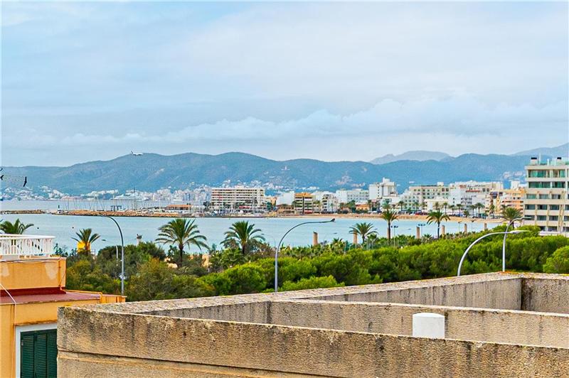 Duplex of approx. 138m² with terraces and a solarium of approx. 84 m² with partial sea views