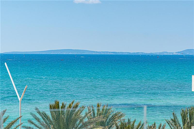 Brand new. Duplex penthouse with private pool and sea views,