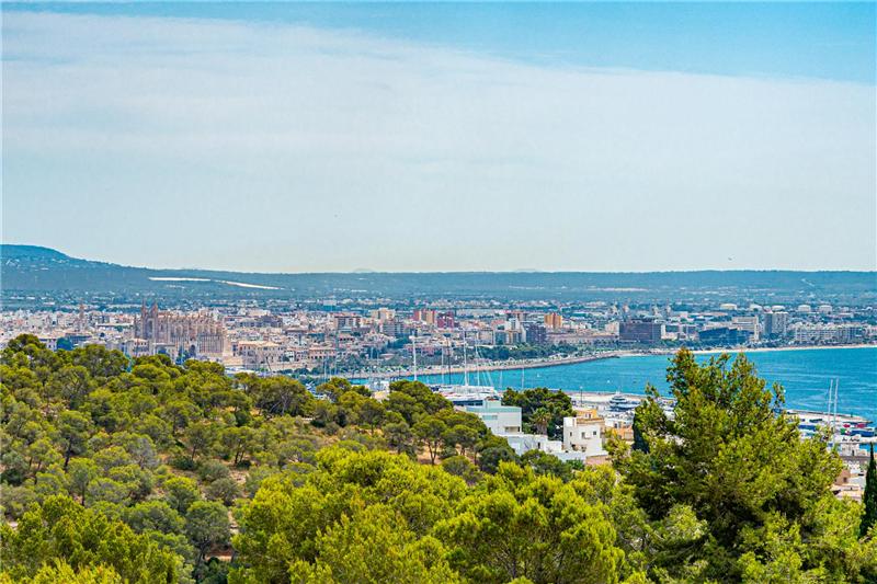 Spectacular apartment with panoramic views in Bonanova,