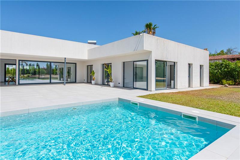 Design-Villa on a plot of approx. 2.100m2,